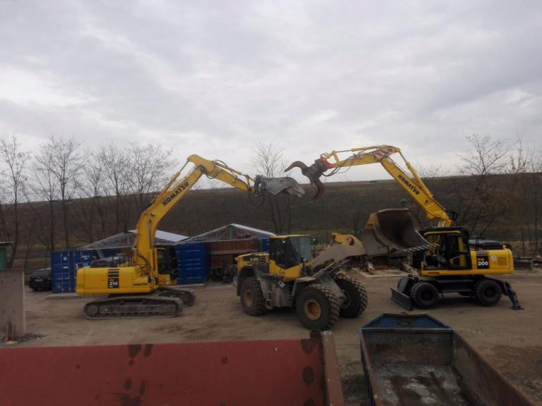 Bagger formen ein Herz, Radlader in der Mitte