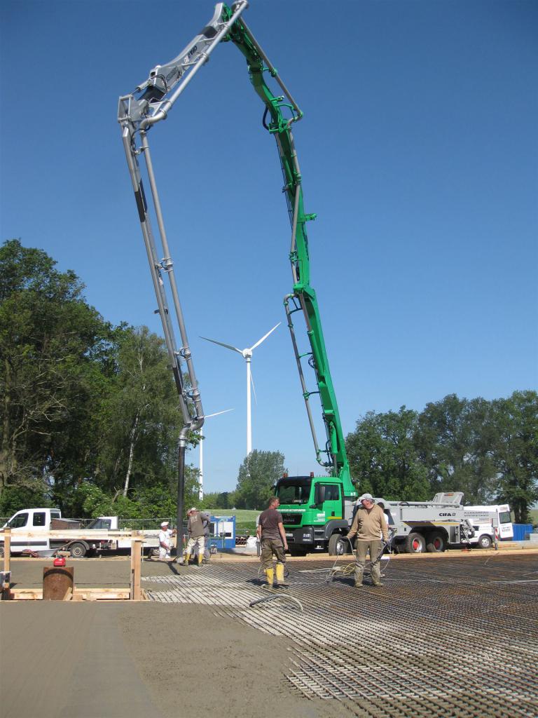 Betonpumpe mit langem Ausleger