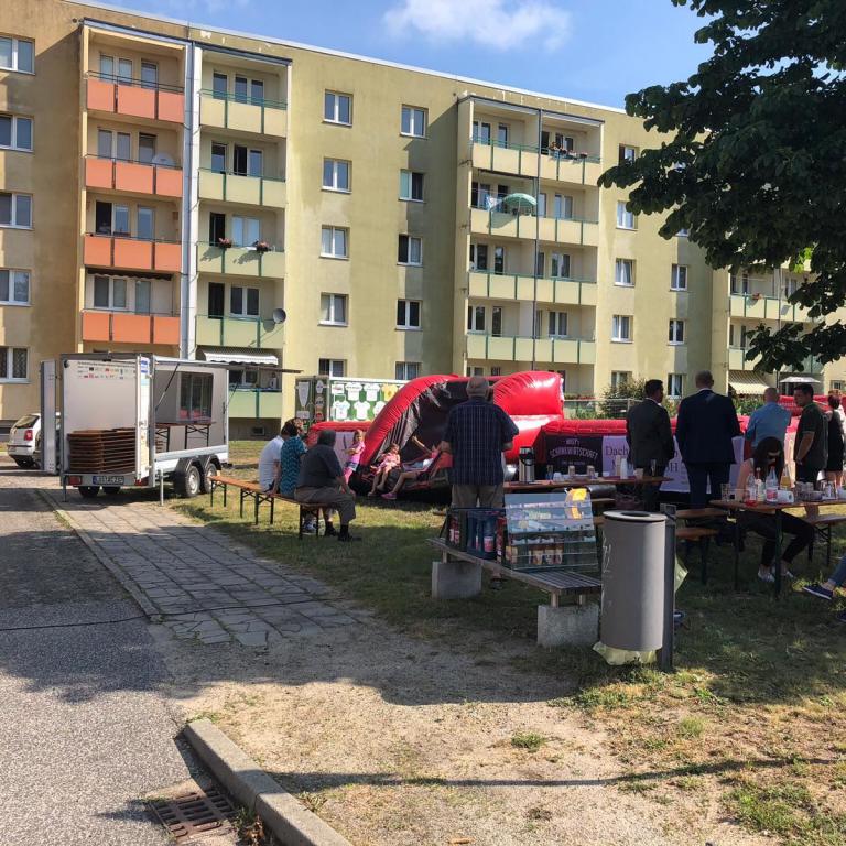 Die ersten Gäste treffen ein